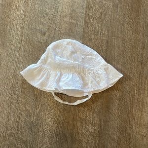 Osh Kosh White Baby Eyelet Bucket/Sun Hat 12-24M